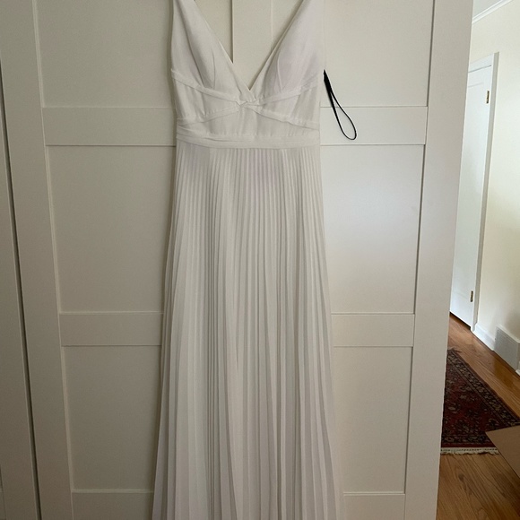 Gown - Picture 2 of 9